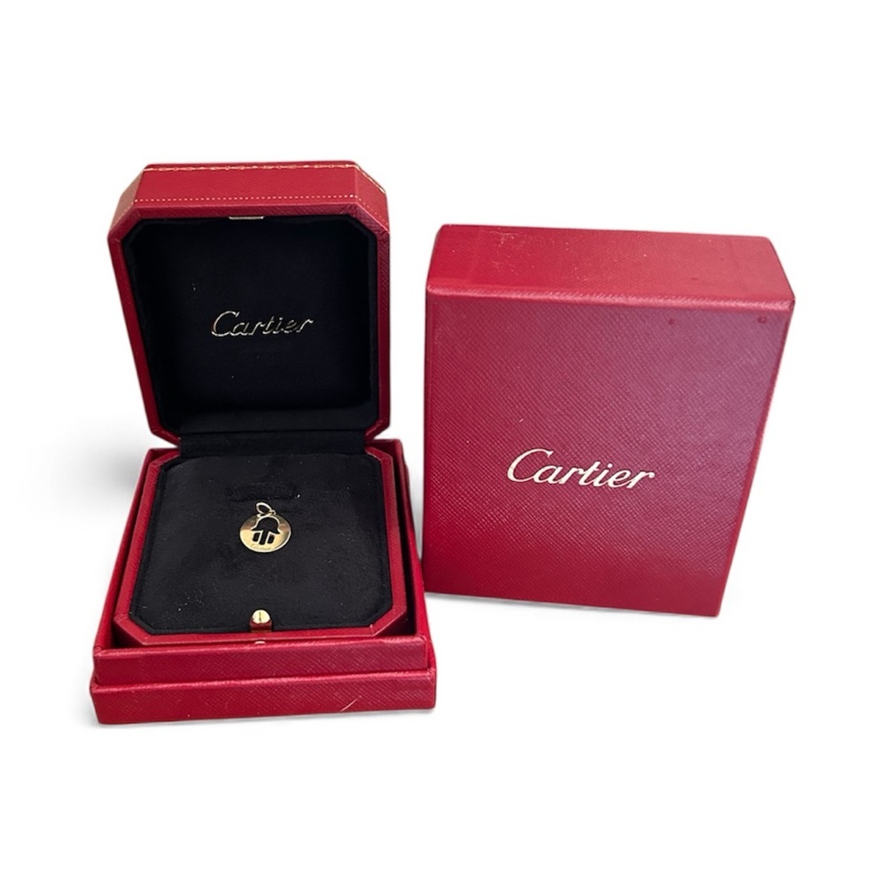 CARTIER Hamsa Fatma’s Hand Symbol Pendant in 18K yellow gold. Sold Out online. - Picture 3 of 9